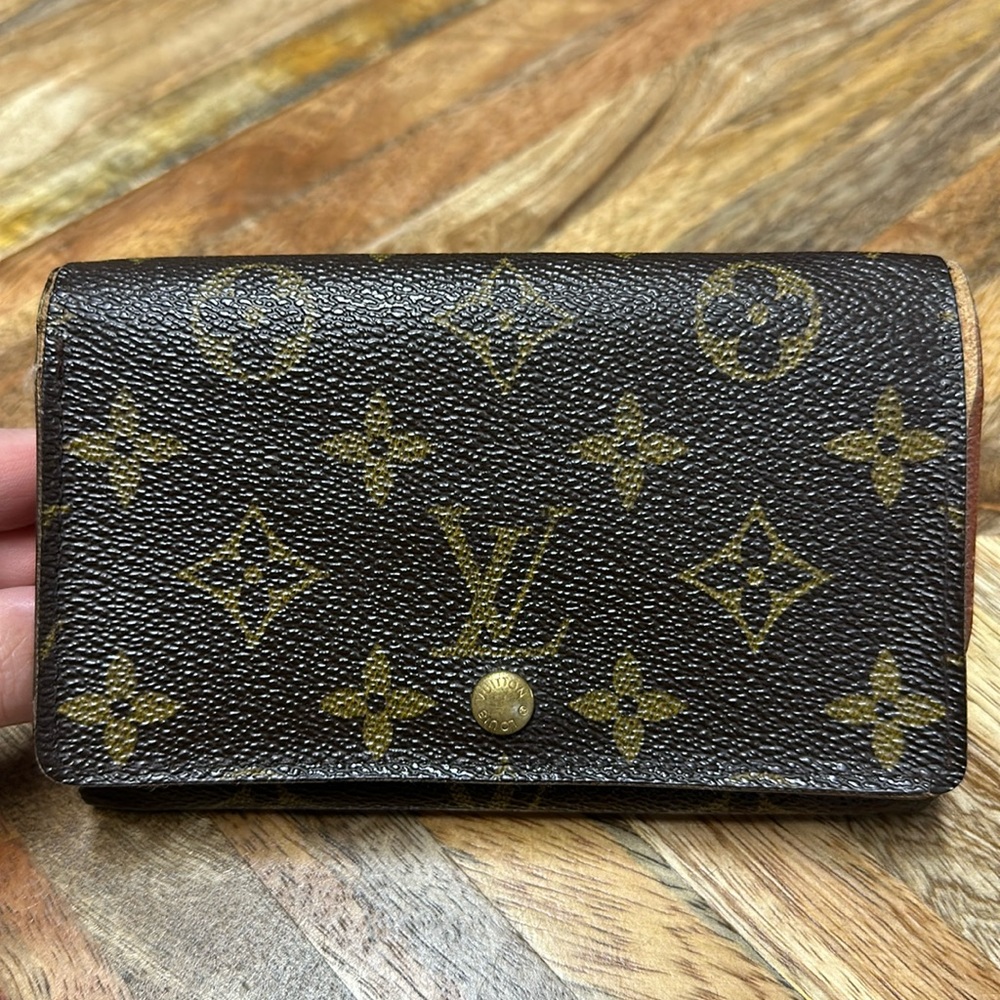LOUIS VUITTON porte monnaie billets tresor wallet compact